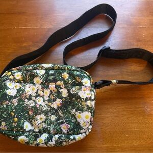 Daisy BAGGU Camera Crossbody Bag